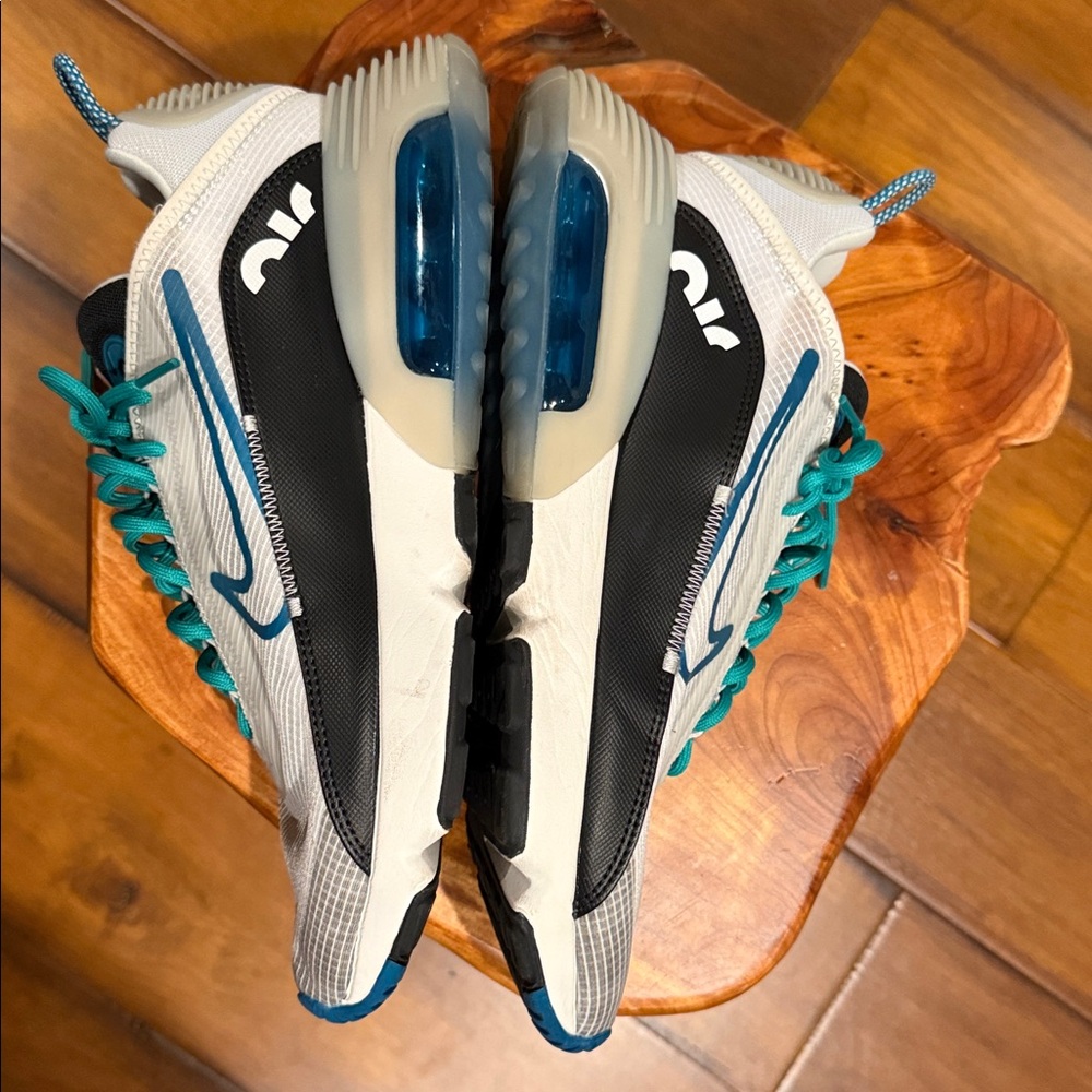 Nike Air Max White and Blue Sneakers - Picture 3 of 6